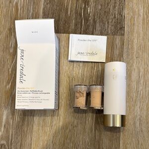 NWT - Jane Iredale Powder-Me SPF in “Golden” with Applicator